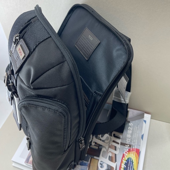 (new+tag) Tumi Higgins men’s sling pack black - Picture 7 of 15